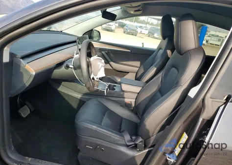 2025 Tesla Model Y from USA, damaged, VIN 7SAYGDED2SF256939